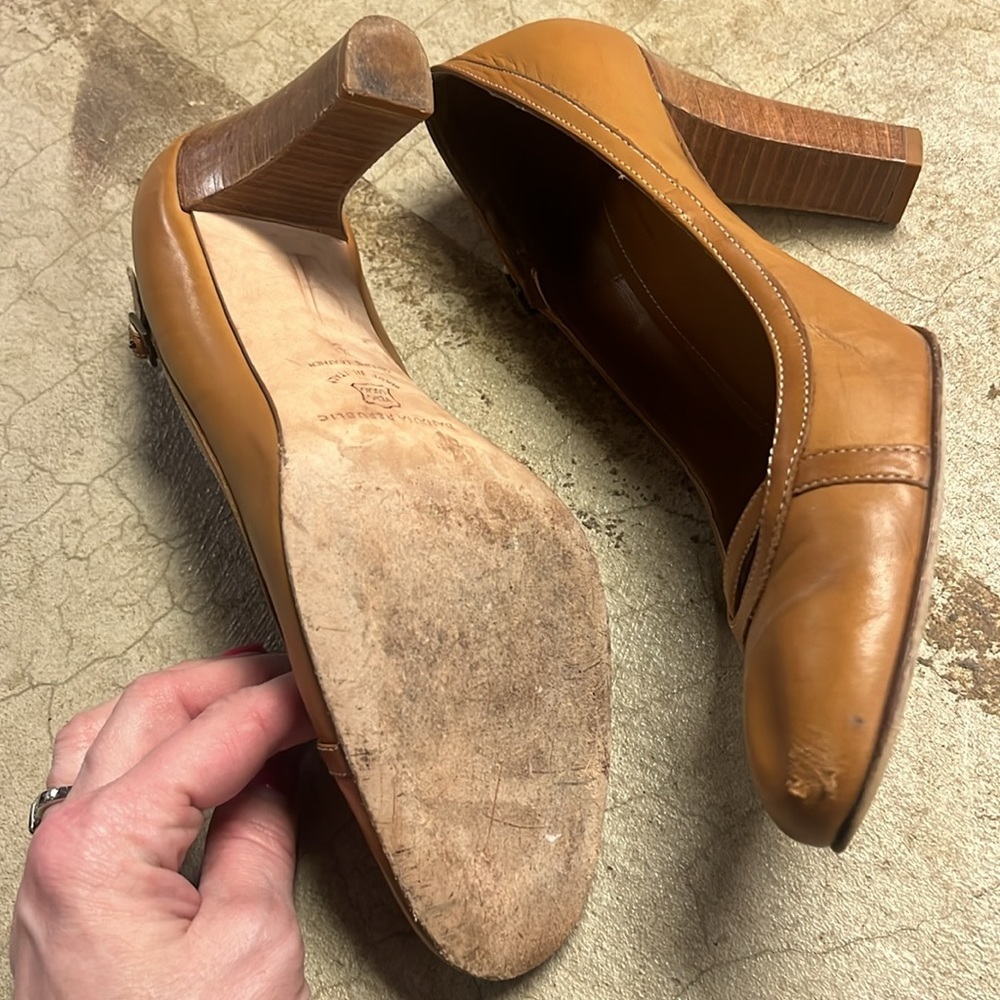 Banana Republic Vanchetta Tan Size 9 heels - Picture 3 of 8
